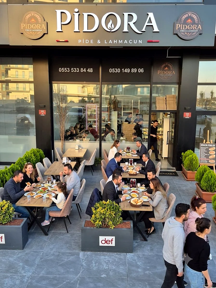 Pidora Pide & Lahmacun İncek restoranı dış cephe ve açık oturma alanı